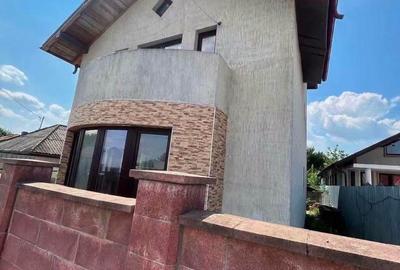 Casă cu 5 camere cu Teren 590 Mp în Central