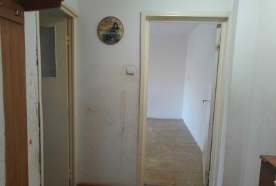 Apartament cu 2 camere decomandat în Tractorul - 1