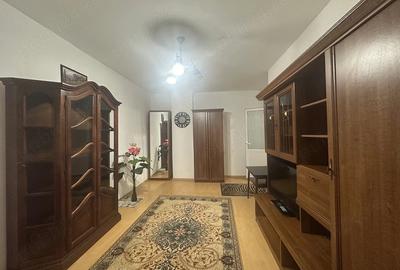 Garsonieră decomandată în Vest