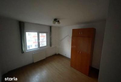 Apartament cu 3 camere decomandat în Dacia