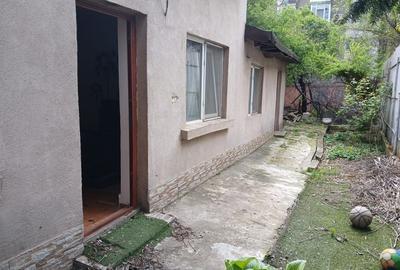 Casă cu 4 camere în Vitan