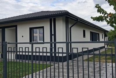 Casă cu 3 camere cu Teren 86 Mp în Sânmihaiu Român