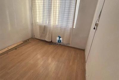 Apartament cu 3 camere semidecomandat în Apărătorii Patriei