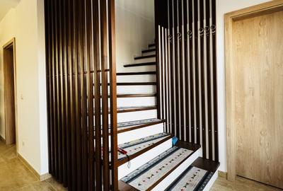 Duplex cu 6 camere cu Canalizare în Dumbrăvița