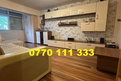 Apartament cu 3 camere decomandat, mobilat în Radu Negru