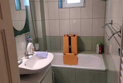Apartament cu 3 camere decomandat în Exterior Vest
