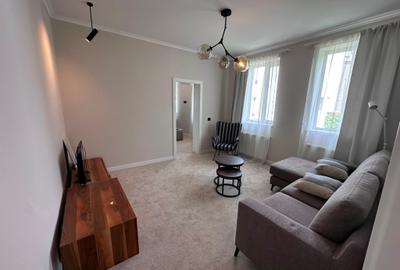 Apartament cu 2 camere semidecomandat, mobilat în Cișmigiu