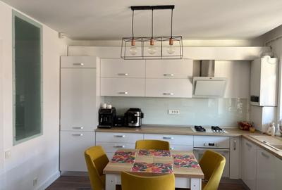 Apartament cu 3 camere decomandat în Florești