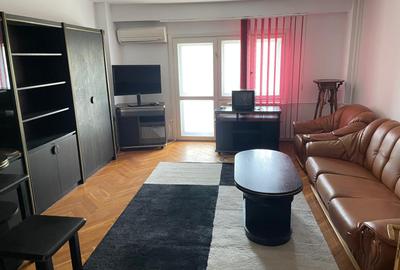 Apartament cu 3 camere decomandat în Moșilor