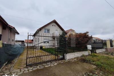 Casă cu 4 camere cu Teren 500 Mp în Nojorid