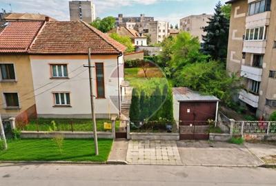 Casă cu 5 camere cu Teren 695 Mp în Tipografilor
