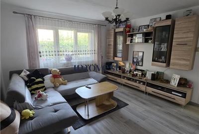 Apartament cu 3 camere decomandat în Micro 16
