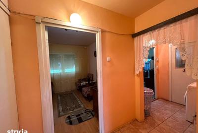 Apartament cu 3 camere în Micro 16 - 16