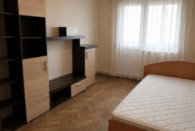 Apartament cu 2 camere decomandat în Podu Roș