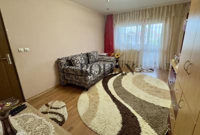 Apartament cu 3 camere decomandat, mobilat în Cetate