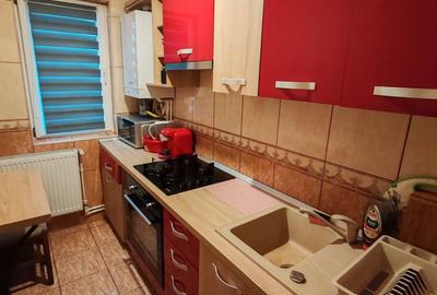 Apartament cu 3 camere semidecomandat în Central - 1