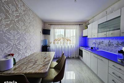 Casă cu 6 camere cu Teren 208 Mp în Vărăști