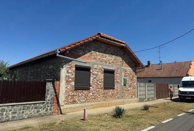Casă cu Teren 600 Mp în Central