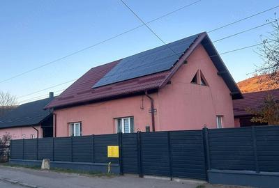Casă cu 4 camere cu Teren 1600 Mp în Central