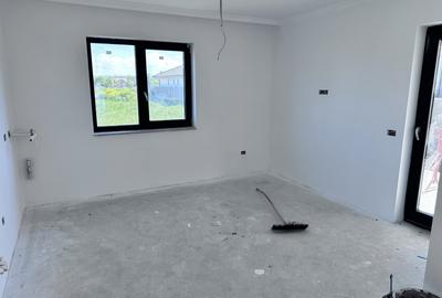 Casă individuală cu 4 camere cu Canalizare în Micești - 13