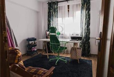 Apartament cu 4 camere decomandat în Central