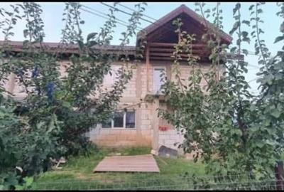 Casă cu Teren 740 Mp în Central