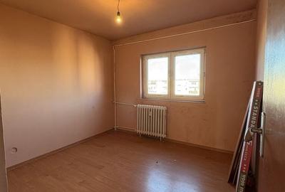 Apartament cu 3 camere decomandat în Confecții - 4