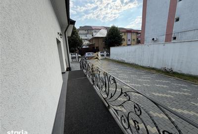 Casă cu 5 camere cu Teren 580 Mp în Central - 1