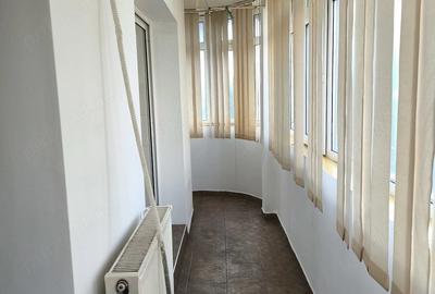 Apartament cu 3 camere decomandat în Traian