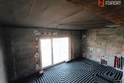 Casă cu 4 camere cu Teren 300 Mp în Moșnița Veche