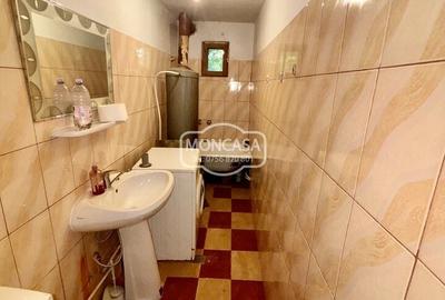 Casă cu 3 camere cu Teren 1335 Mp în Central - 2