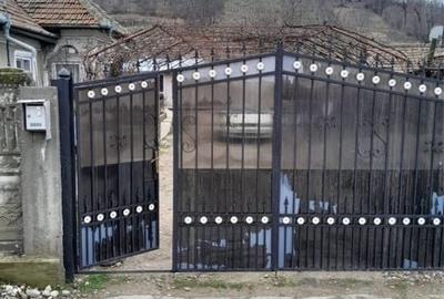 Casă cu 4 camere în Corlățel