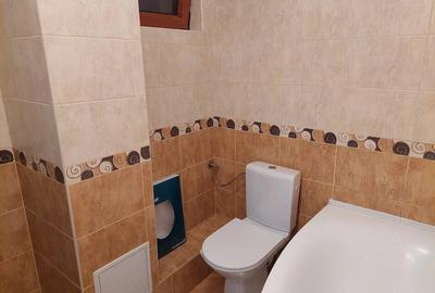 Apartament cu 3 camere decomandat în Tractorul - 3