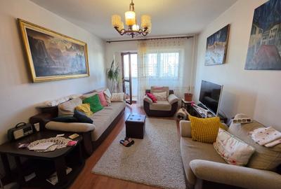 Apartament cu 3 camere semidecomandat în Iancului