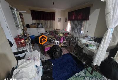 Casă cu 3 camere semidecomandat cu Teren 500 Mp în Central