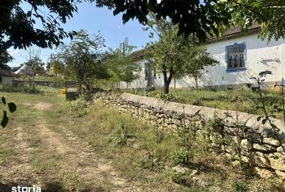Teren de 2700 mp, în Deleni