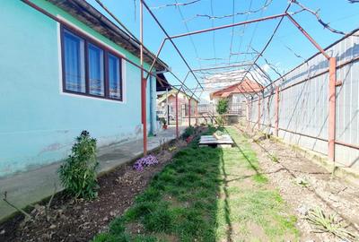 Casă cu 3 camere cu Canalizare în Primăverii