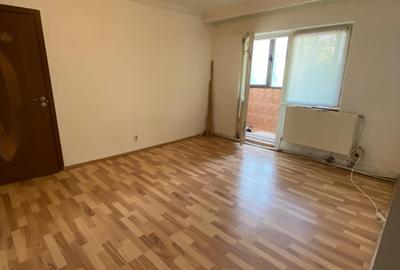 Apartament cu 2 camere semidecomandat în Mioriței
