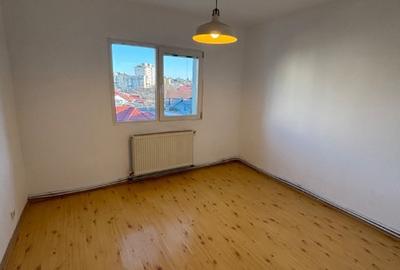 Apartament cu 3 camere decomandat în Mioriței - 1