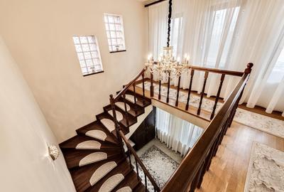 Casă individuală cu 6 camere cu Teren 1013 Mp în Central - 1