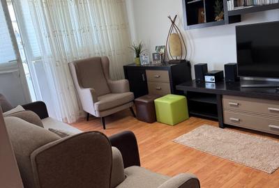 Apartament cu 3 camere decomandat în Drumul Taberei