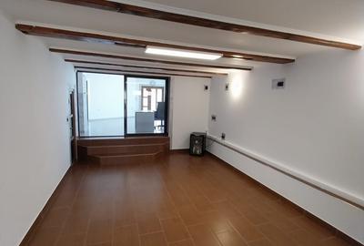 Spațiu comercial, de 80 mp, în Central - 6