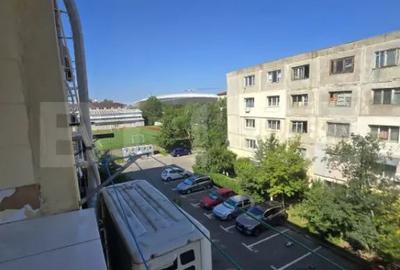 Garsonieră decomandată în Central