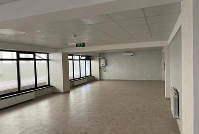 Spațiu comercial, de 98 mp, în Central - 3