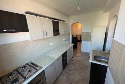 Apartament cu 3 camere semidecomandat în Central