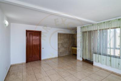 Casă individuală cu 10 camere cu Canalizare în Vest - 7