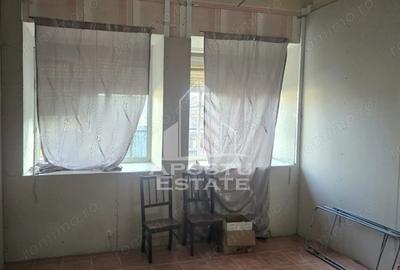 Casă cu Teren 1440 Mp în Central - 1