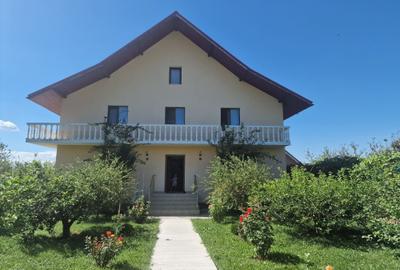 Casă cu 4 camere în Buhoci - 3