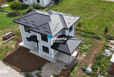 Casă cu 4 camere cu Teren 370 Mp în Valea Ursului