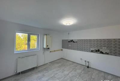 Casă cu 3 camere cu Teren 480 Mp în Roman - 1